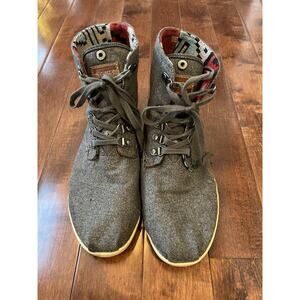 Toms Botas Men's 9.5 Gray Wool and Suede Aztec Lining High Top Shoes